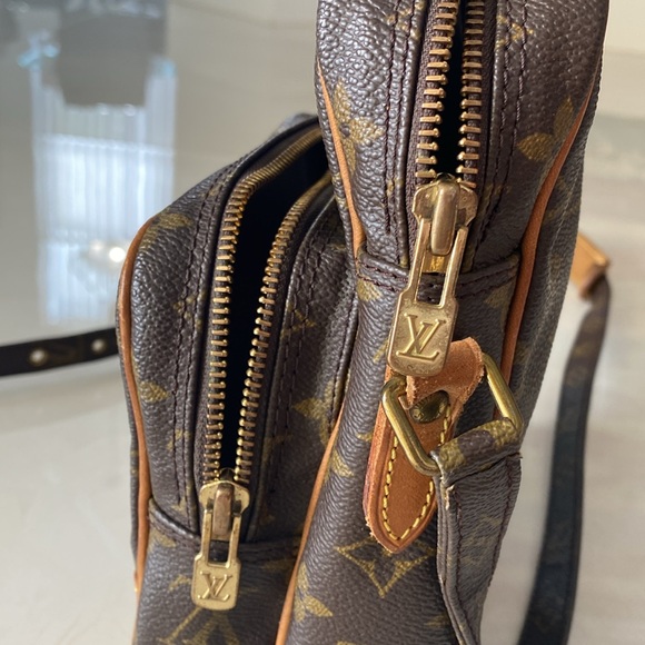 LV Vintage Amazon Handbag - Picture 9 of 12